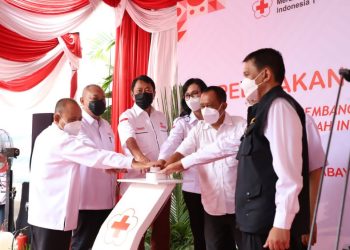 Wakil Wali Kota Surabaya Armuji menghadiri peletakan batu pertama pembangunan gedung baru PMI Surabaya.