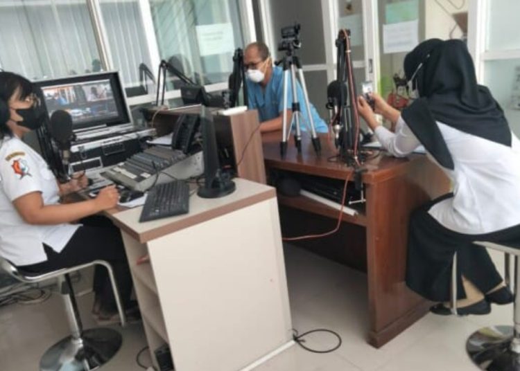 RSUD dr. R. Sosodoro Djatikoesoemo melaksanakan sosialisasikan pencegahan kanker tulang melalui SAPA (Selamat Pagi) di Radio Malowopati FM.