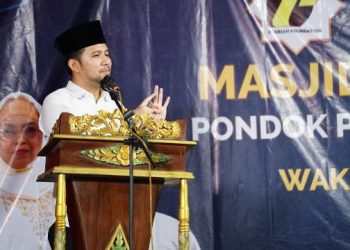 Wakil Gubernur Jawa Timur Emil Elestianto Dardak memberikan sambutan saat meresmikan Masjid Djariah Al Jihad Pondok Pesantren Tahfidz Al Jihad.