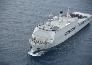 KRI Makassar-590 dalam Pelayaran kebangsaan dan bahari SMA Taruna Nala Jatim Tahun 2022.