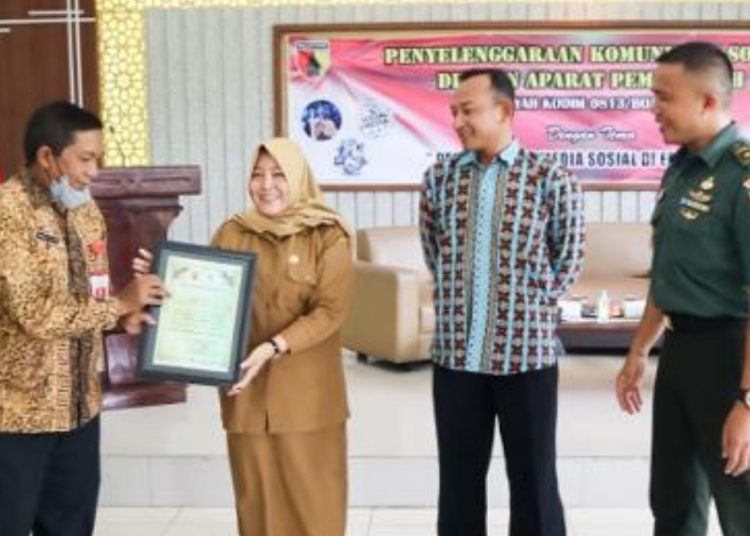 Pencanangan Kampung Pancasila oleh Kodim 0813 Bojonegoro dalam acara Komunikasi Sosial (Komsos) bersama aparatur pemerintahan di gedung Ahmad Yani Makodim 0813 Bojonegoro.