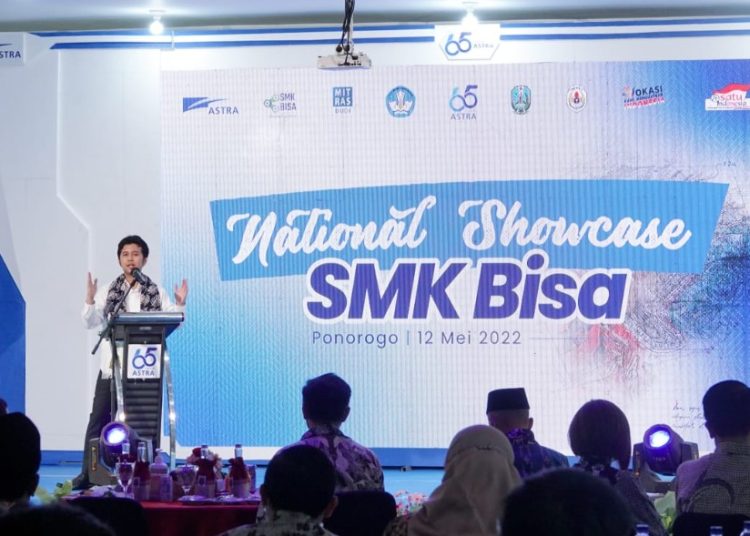 Wakil Gubernur Jawa Timur Emil Elestianto Dardak saat menghadiri  launching National Showcase SMK Bisa Binaan Group Astra di SMK PGRI 2 Ponorogo.