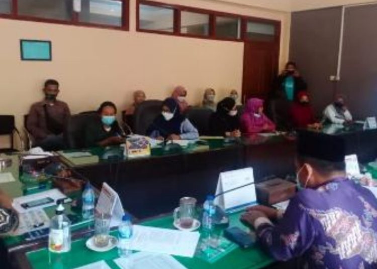 Pertemuan antara Komisi C DPRD Bojonegoro dengan Aliansi Peduli Perempuan dan Anak yang membahas draf raperda tentang Penyelenggaraan Perlindungan Perempuan dan Anak (PPPA).