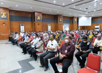 Para kepala organisasi perangkat daerah, camat dan lurah se-Surabaya saat mendapat pengarahan dan evaluasi pertanggungjawaban indikator kinerja Perangkat Daerah (PD) oleh Wali Kota Surabaya Eri Cahyadi.