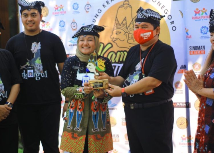 Tim Badan Pengembangan Sumber Daya Manusia (BPSDM) Jawa Timur saat melakukan studi visitasi sosial kultural thengul di Kampoeng Thengul di Dusun Kedungkrambil, Desa Sumberjo, Kecamatan Margomulyo, Bojonegoro.