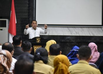 Wali Kota Surabaya Eri Cahyadi  membuka kegiatan Pelatihan Instruktur Pendataan Data Terpadu Masyarakat Surabaya.