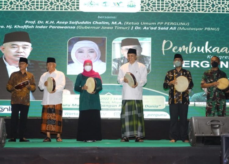 Gubernur Jatim Khofifah Indar Parawansa saat menghadiri Kongres III Pergunu di Institut Pesantren KH Abdul Chalim (IKHAC) Pacet, Mojokerto.