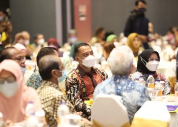 Wali Kota Eri Cahyadi saat menghadiri halal bihalal IDI dan Ikatan Istri Dokter Indonesia (IIDI) Cabang Surabaya.
