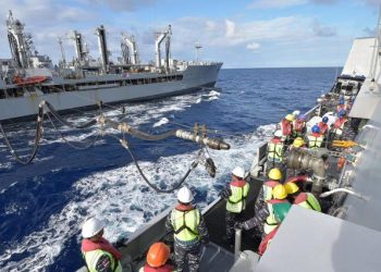 KRI I Gusti Ngurah Rai (KRI GNR)-332 melaksanakan latihan pembekalan di laut bersama kapal perang Amerika USNS Henry J. Kaiser di perairan Hawaii, Amerika Serikat.