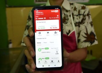 Menggandeng Bank Jatim, Pemkot Surabaya mengembangkan teknologi pembayaran non tunai atau cashless society bernama KatePay bagi siswa-siswi di tingkat SD dan SMP di Kota Pahlawan.