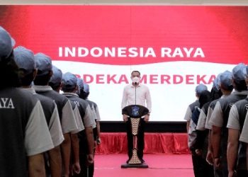 Wali Kota Surabaya Eri Cahyadi saat menerima 146 atlet Komite Olahraga Rekreasi Masyarakat Indonesia (Kormi) Kota Surabaya yang akan bertanding di Festival Olahraga Nasional (Fornas) VI di Palembang, Provinsi Sumatera Selatan.