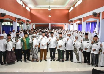 Halal bihalal keluarga besar Ikatan Persaudaraan Haji Indonesia (IPHI) Jombang yang digelar di Aula Akper Ponpes Darul Ulum Jombang dan dihadiri Wagub Jatim Emil Elestianto Dardak.