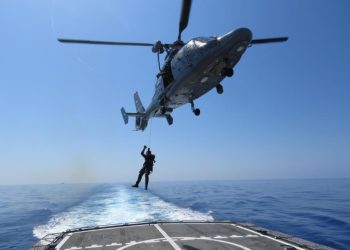 Helikopter AS 565 MBE Panther melaksanakan serial latihan Winch Exercise (Winchex) antara KRI SIM-367 dengan kapal oerang Negara Yunani HS Nikiforos Fokas (HS NIF) dan kapal perang Negara Turki TCG Yavuz (TCG YAV).