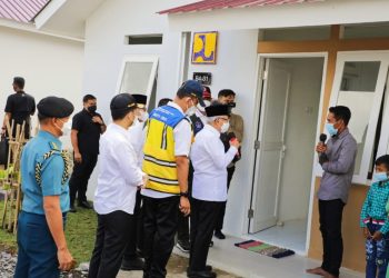Wakil Presiden RI Ma'ruf Amin meninjau progres pembangunan Hunian Sementara (Huntara) dan Hunian Tetap (Huntap) bagi penyintas erupsi Gunung Semeru di Desa Sumber Mujur, Kecamatan Candipuro, Kabupaten Lumajang.