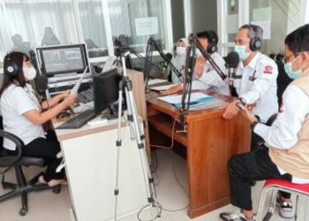 Dinas Kesehatan dan Dinas Kominfo Bojonegoro mengenalkan layanan Siaga Bro US PSC 119 melalui siaran radio.