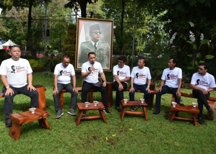 Wali Kota Surabaya Eri Cahyadi, Wawali Armuji, mantan Wali Kota Surabaya Bambang DH dan Whisnu Sakti Buana, mantan Wali Kota Blitar Djarot Saiful Hidayat, Ketua DPRD Surabaya Adi Sutarwijono, dan sejarawan Unesa Rojil Nugroho Bayuaji berkumpul di Hari Lahir Bung Karno, 6 Juni.
