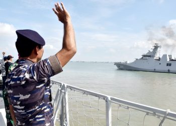 Pangkoarmada II Laksda TNI Iwan Isnurwanto memimpin pelepasan KRI I Gusti Ngurah Rai-332 dan satu pleton marinir yang akan melaksanakan Latihan Bersama Multilateral Rim of The Pacific (RIMPAC) tahun 2022.