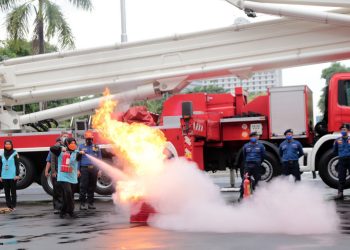 Salah satu upaya pelatihan penanganan kebakaran yang dilakukan Dinas Pemadam Kebakaran dan Penyelamatan (DPKP) Surabaya.
