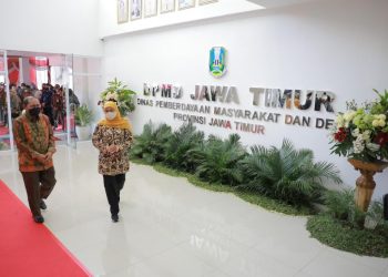 Gubernur Jawa Timur Khofifah Indar Parawansa meninjau  gedung baru Dinas Pemberdayaan Masyarakat dan Desa (DPMD) Provinsi Jawa Timur.