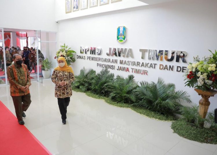 Gubernur Jawa Timur Khofifah Indar Parawansa meninjau  gedung baru Dinas Pemberdayaan Masyarakat dan Desa (DPMD) Provinsi Jawa Timur.