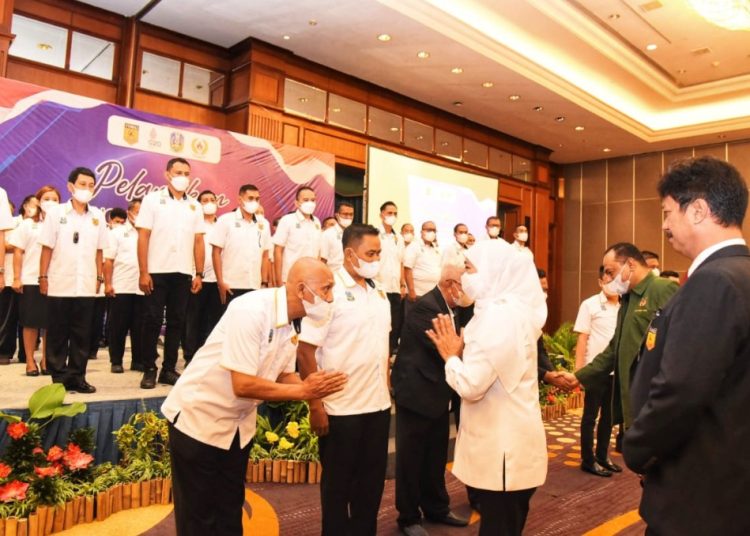Gubernur Jawa Timur Khofifah Indar Parawansa memberikan ucapan selamat atas dilantiknya
pengurus Federasi Olahraga Karate-Do (Forki) Jawa Timur Masa Bhakti 2022-2026 di Hotel JW Marriot Surabaya.