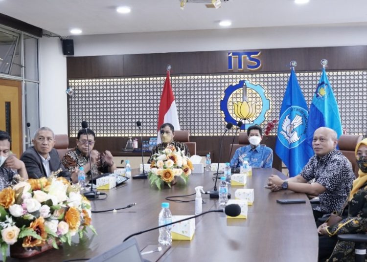 ITS bertemu dengan PT KioCha Mitra Abadi yang kemudian dilanjutkan penandatanganan Perjanjian Kerja Sama (PKS) di gedung Rektorat ITS.