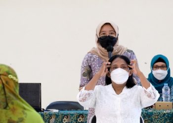 Sosialisasi dan pendampingan pemanfaatan Tanaman Obat Keluarga (Toga) dan akupresur di Kecamatan Gunung Anyar oleh Dinas Kesehatan Surabaya.