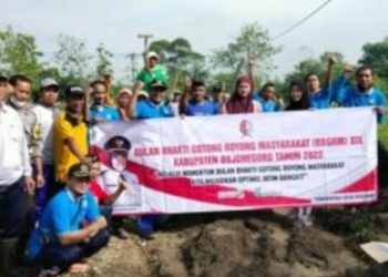 Foto bersama warga dalam pelaksanaan Bulan Bhakti Gotong Royong Masyarakat (BBGRM) XIX tahun 2022 Pemkab Bojonegoro oleh Pemerintah Desa Pekuwon Kecamatan Sumberrejo.
