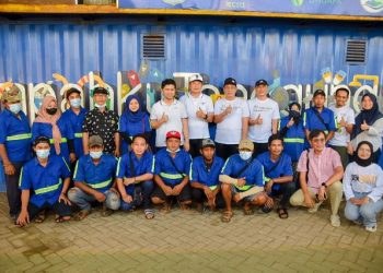 Wakil Gubernur Jawa Timur Emil Elestianto Dardak memperingati Hari Lingkungan Hidup (LH) bersama dengan Komunitas Generasi Emas Milenial (Gen Emil) yang dilakukan di Kabupaten Lamongan.