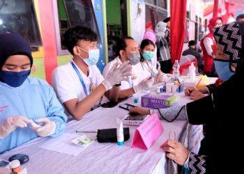 Salah satu layanan terintegrasi dalam Bakti Sosial Layanan Terintegrasi di Jalan Setro Gang 2 RW 05, Kelurahan Gading, Kecamatan Tambaksari, Surabaya.