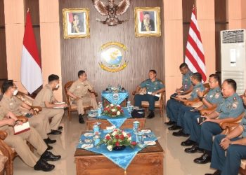 Kaskoarmada II Laksma TNI Rachmad Jayadi, mewakili Pangkoarmada II Laksda TNI Dr. T.S.N.B. Hutabarat, menerima Courtesy Call (CC) Republic Of Korea Navy (ROKN) di ruang tamu VIP Gedung Nala, markas Koarmada II.