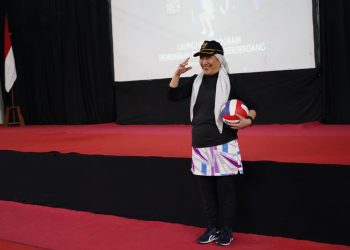 Bupati Bojonegoro Anna Mu’awanah dalam launching dan sosialisasi K’POB di GOR Utama Bojonegoro.