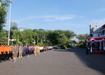 Apel peringatan Hari Koperasi Nasional ke-75 tahun 2022 di halaman Balai Kota Surabaya.
