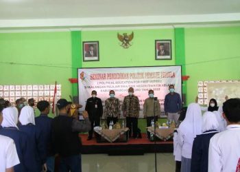 Seminar pendidikan politik di Pendopo Kecamatan Sumberrejo yang digelar oleh Badan Kesatuan Bangsa dan Politik Pemkab Bojonegoro.