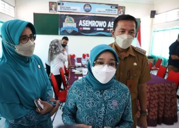 Ketua Tim Penggerak (TP) PKK Kota Surabaya Rini Indriyani usai menyambut kehadiran Tim Penilaian Lapangan Lomba Penganugerahan Inovasi dan Teknologi (Inotek Award) Provinsi Jawa Timur Tahun 2022 di kantor Kecamatan Asemrowo.