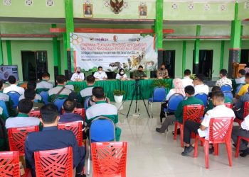 Pembinaan pelayanan reproduksi teknologi sapi dan edukasi pengendalian wabah Penyakit Mulut dan Kuku (PMK) di Pendopo Kecamatan Temayang, Bojonegoro.