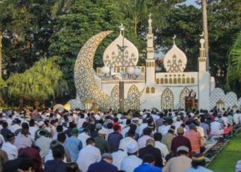 Pelaksanaan Salat Idul Adha di Taman Surya, Balai Kota, Surabaya.