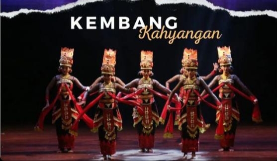 Tari Kembang Kahyangan meraih penghargaan sebagai penyaji unggulan dan penata iringan musik terbaik pada Festival Karya Tari Jawa Timur 2022 di gedung pertunjukan Cak Durasim Surabaya.