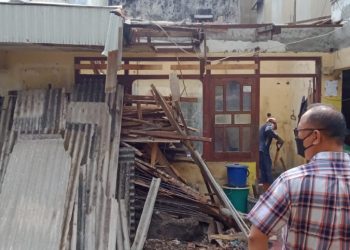 Salah satu rumah warga yang dibongkar untuk direnovasi kembali dalam program Dandan Omah.