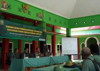 Kegiatan pembinaan Satuan Perlindungan Masyarakat (Satlinmas) gelombang pertama bagi desa yang akan melaksanakan Pilkades tahun 2022. Pembinaan dilaksanakan di Pendopo Kecamatan Dander, Bojonegoro.