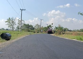 Pembangunan jalan di Desa Kendung, Kecamatan Kedungadem, Bojonegoro.