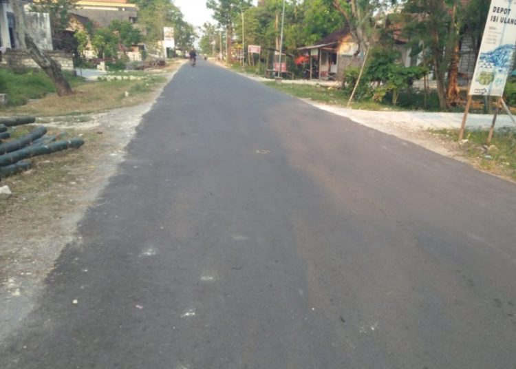 Jalan Desa Woro, Kecamatan Kepohbaru, Kabupaten Bojonegoro yang kini sudah diaspal.