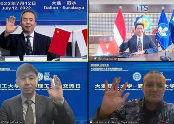 Perwakilan masing-masing institusi berfoto secara daring bersama Yaya Sutarya selaku Atase Pendidikan, Kebudayaan, Riset dan Teknologi KBRI di Beijing (kanan bawah).