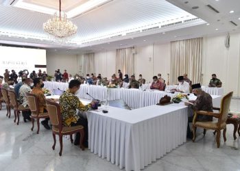 Suasana rapat kerja penurunan stunting bagi 12 Provinsi Prioritas bersama Wakil Presiden RI KH. Ma'ruf Amin di Istana Wakil Presiden Jakarta Pusat.