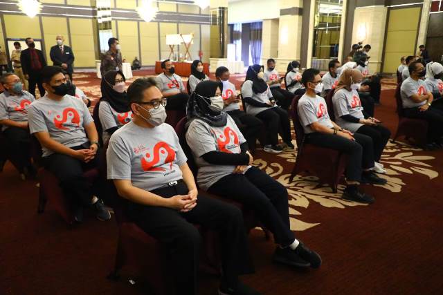 Pejabat eselon satu dan dua Pemprov Jatim bersama keluarga masing-masing mengikuti Bimbingan Teknis Keluarga Berintegritas tentang pencegahan korupsi.