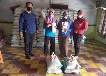 Penyaluran Bantuan Pangan Non Tunai (BPNT) yang dilakukan di salah satu desa di Kecamatan Kedungadem.