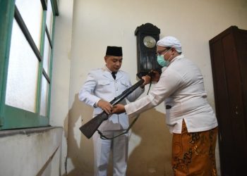 Wali Kota Surabaya Eri Cahyadi dalam syuting film Koesno. Ia memerankan tokoh sebagai Bung Karno.
