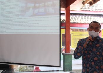 Pemaparan tentang potensi sumber daya alam hingga manusia yang dapat dikembangkan bersama masyarakat Desa Kebontunggul, Mojokerto.