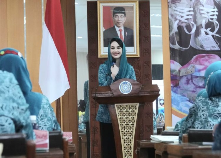 Ketua Tim Penggerak PKK Jatim Arumi Bachsin.