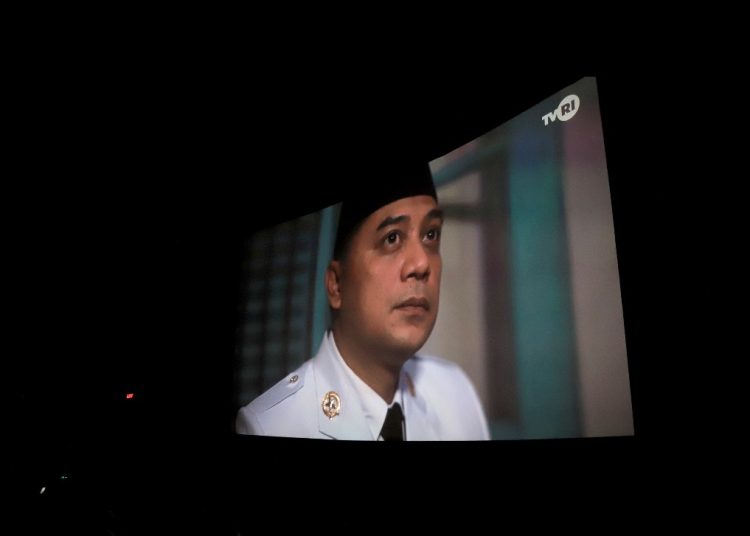 Salah satu adegan Eri Cahyadi yang memerankan Bung Karno dalam film Koesno.